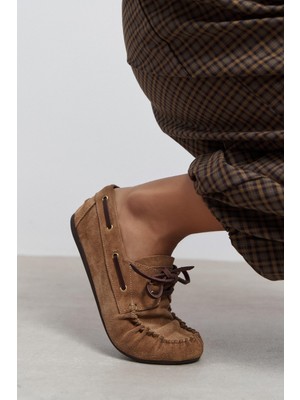 Nişantaşı Shoes Lorena Desert Koyu Bej Süet Deri Bağcık Detay Düz Taban Kadın Loafer Ayakkabı
