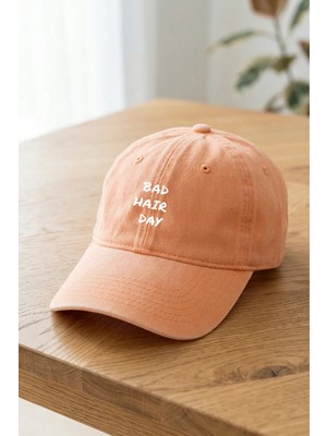 Emybox Bad Hair Day Yazılı Yıkamalı Unisex Şapka - Eskitme Metal Tokalı Ayarlanabilir Baskılı Beyzbol Şapka