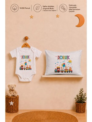 Pia Baby Isme Özel Kısa Kollu Erkek Bebek Body Zıbın ve 35X45 cm Yastık Kılıfı %100 Pamuk Organik Baskılı Bebek Hediyesi