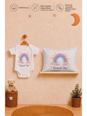Pia Baby Isme Özel Kısa Kollu Kız Bebek Body Zıbın ve 35X45 cm Yastık Kılıfı %100 Pamuk Organik Baskılı Bebek Hediyesi
