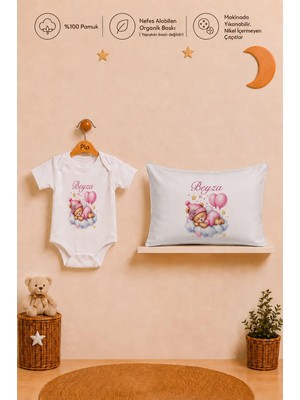 Pia Baby Isme Özel Kısa Kollu Kız Bebek Body Zıbın ve 35X45 cm Yastık Kılıfı %100 Pamuk Organik Baskılı Bebek Hediyesi