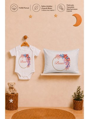 Pia Baby Isme Özel Kısa Kollu Kız Bebek Body Zıbın ve 35X45 cm Yastık Kılıfı %100 Pamuk Organik Baskılı Bebek Hediyesi