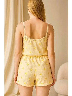 Esranın Dünyası Sarı Üstüne Desenli Askılı Şortlu Pijama Takımı