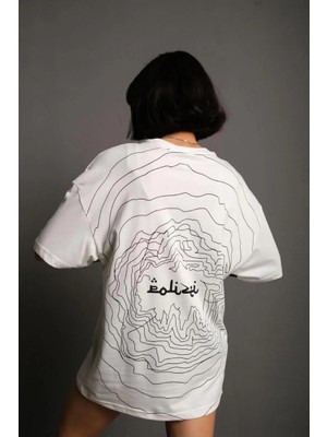 Tarz Yeri Kadın Bisiklet Yakalı Sırt Baskılı Oversize T-Shirt - Beyaz