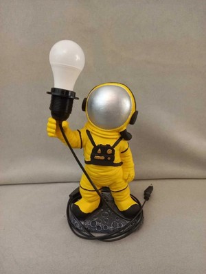 Empressco Renkli Astronot Abajur ile Ev, Ofis ve Çocuk Odası Şıklığı