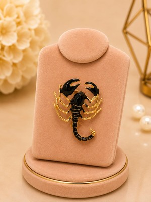 Mdm Style Siyah Akrep Broş – Gold Detaylı Şık Yaka Broşu | Ceket, Blazer ve Gömlek Aksesuarı