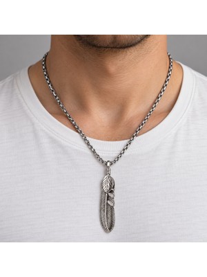 Herşey Nota Tüy Figürlü Erkek Kolyesi Arnavut Zincir Detaylı Gümüş Renk 60 cm Uzun Zincir
