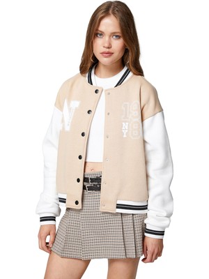 Vionna Koton Kadın 4WAL10001IK Kolej Yaka Uzun Kollu Düğme Detaylı Cep Detaylı Slogan Baskılı Sweatshirt, Bej (059), S