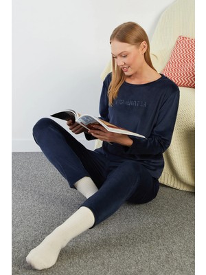 FullaModa I Love Winter Kabartma Baskılı Kadife Pijama Takımı