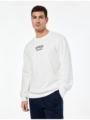 Koton Regular Fit Uzun Kollu Nakışlı Şardonlu Bisiklet Yaka Sweatshirt