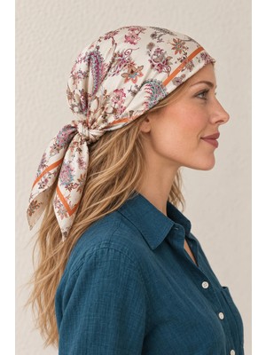 Dscarf Paisley Garden – Şal Desenli Krem Saten Fular 70×70 cm