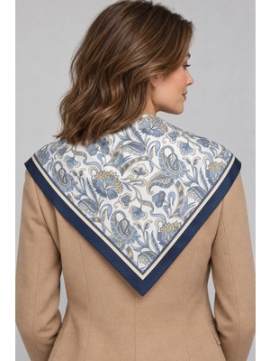 Dscarf Blue Paisley – Şal Desenli Lacivert Bordürlü Krem Saten Fular 70×70 cm