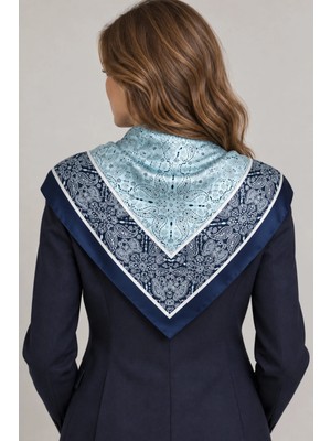 Dscarf Arctic Paisley – Lacivert Buz Mavisi Şal Desenli Saten Fular 70×70 cm