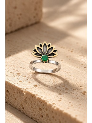 Nalia Takı Zümrüt Taşlı Lotus Gümüş Yüzük