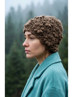 Emybox El Örgüsü Siyah Kadın Bere Tığ Işi Çiçek Motifli Bohem Kışlık Şapka - Vintage Stil Yumuşak Örgü Bere Modeli