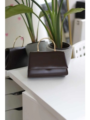 Moom Bag Kadın Acı Kahve Mat Deri Metal Sap Detaylı El & Omuz Çantası
