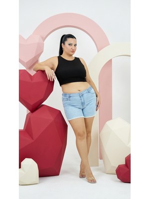Zanessi Büyük Beden Lastikli Yüksek Bel Yırtıklı Taşlı Cepli Kısa Denim Kadın Şort