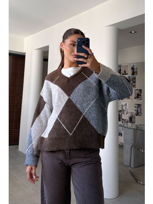 Magarde V Yaka Baklava Desenli Oversize Triko Kazak- Kahverengi