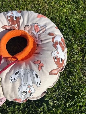 Şanal Kedi ve Köpek Boyunluk-Elizabeth Yakalık Operasyon Boyunluk-Kedi Boyun Yastığı(Turuncu Tavşanlar) (M)