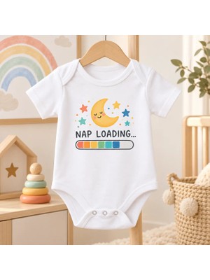 Igıgı Collection Nap Loading Ingilizce Baskılı %100 Pamuk Beyaz Unisex Bebek Zıbın