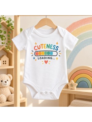 Igıgı Collection Cuteness Loading Ingilizce Baskılı %100 Pamuk Beyaz Unisex Bebek Zıbın