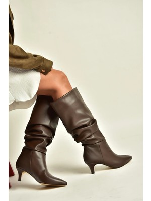 Fox Shoes Z965170409 Kahverengi Ince Topuklu Büzgülü Kadın Çizme