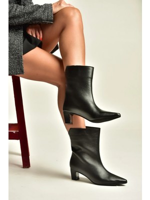 Fox Shoes Z654580003 Siyah Hakiki Deri Kalın Topuklu Kadın Bot