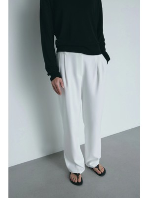 Suud Collection Beyaz Dalie Pileli Pantolon Kadın Normal Bel Regular Fit Dokuma Kumaş
