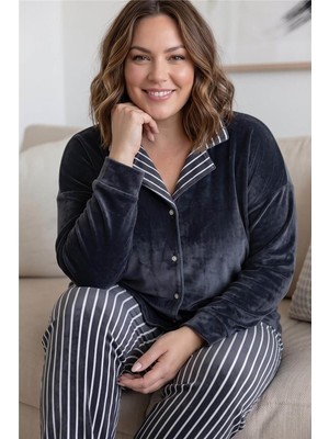 Pijama Evi Navy Randig  Exclusive Önden Düğmeli Battal Büyük Beden Kadife Kadın Pijama Takımı 