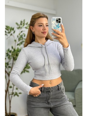 Juuuj Gri Kaşkorse Kumaş Uzun Kollu Kapüşonlu Bağcık Detaylı Dar Kesim Crop Bluz