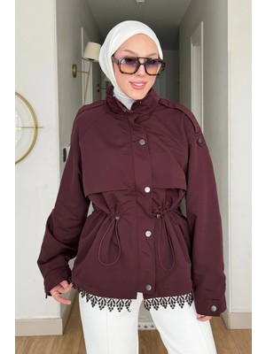Tesettür Diyarı Lola Garnili Bel Büzgülü Dantel Detaylı Kısa Trenç- Bordo