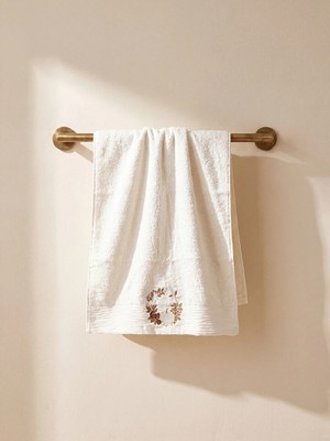 Lc Waikiki Yeni Sezon Ekru Bal Kabağı Nakışlı Pamuklu Yüz Havlusu 50X80 cm