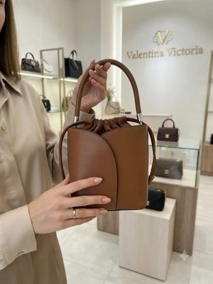 Valentina Victoria Çiçek Şeklinde Büzgüllü Günlük ve Abiye Gençkızçanta