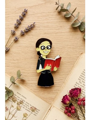 BB Bi Butik Shop Gözlüklü Kitap Okuyan Kız Broşu - Kitap Kurtlarına Özel Sevimli Hediye