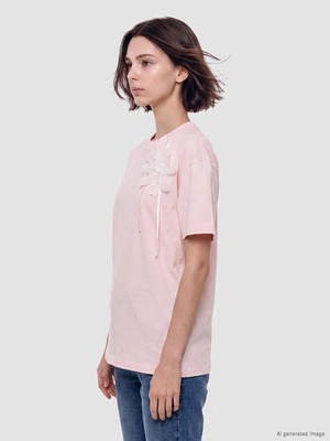 Lc Waikiki Yeni Sezon Pembe Bisiklet Yaka Çiçek Aplikeli Kadın Tişört