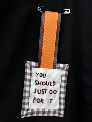 Ziv El Yapımı "you Should Just Go For It" Sloganlı Işlemeli Kumaş Broş ve Yaka Iğnesi