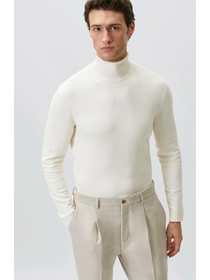 Network Off-White Turtleneck Knit Sweater