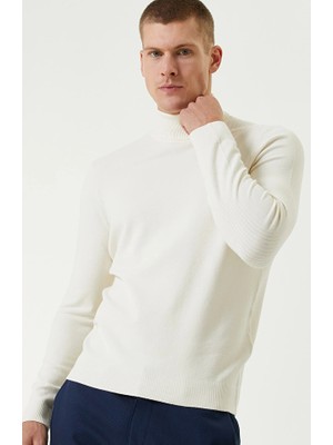 Network Off-White Turtleneck Knit Sweater
