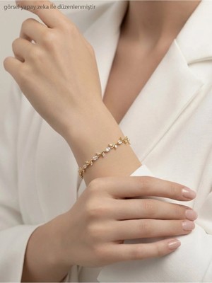 Luxenya Design Zirkon Taşlı Yaprak Model cm Jewelry 14K Altın Kaplama Kadın Çelik Bileklik Takı Mücevher