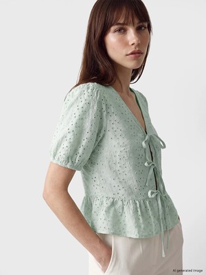 Lc Waikiki Yeni Sezon Yeşil Brode Bağlamalı Peplum Bluz