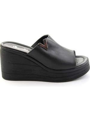 Bambi Black Genuine Leather Women's Slippers K04040777703