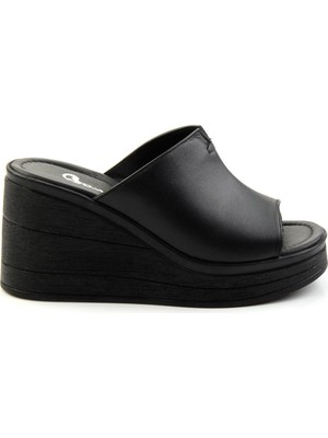 Bambi Black Genuine Leather Women's Slippers K04040012603