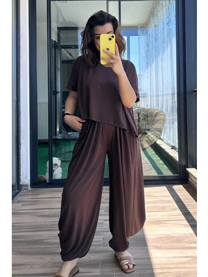 Büşra Ayhan Salaş T-Shirt Pileli Pantolon İkili Takım