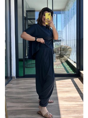 Büşra Ayhan Salaş T-Shirt Pileli Pantolon İkili Takım