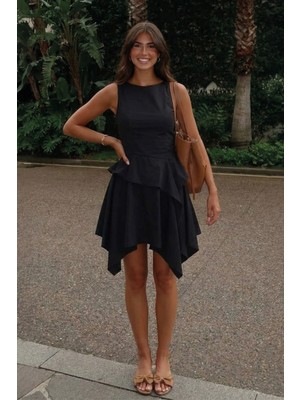 Quzu Asimetrik Volanlı Kolsuz Mini Elbise