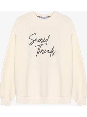 Quzu Sırtı Desenli Yazı Nakışlı Oversize Sweatshirt Ekru