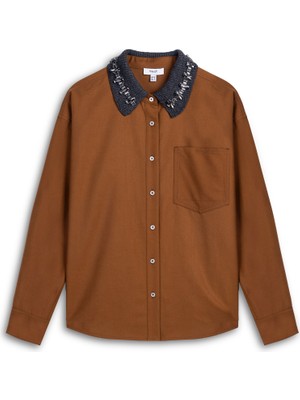 Twist Contrast Knit Collar Shirt