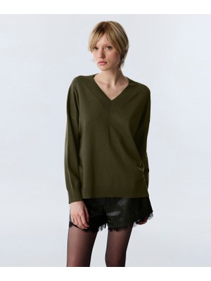 Twist V-Neck Knitwear