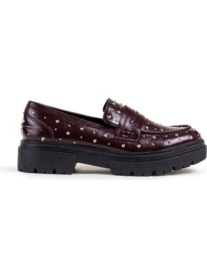 Twist Metal Hardware Contrast Sole Moccasins