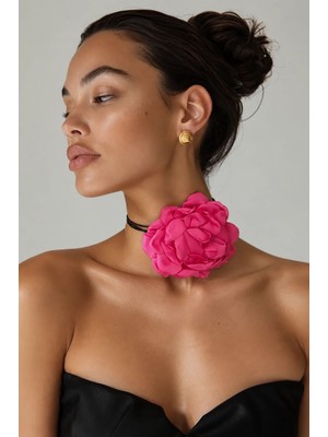 Kokoş Pembe Renk Gül Detaylı Ipli Choker Kolye